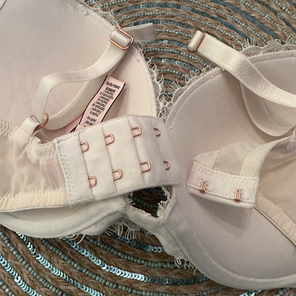 Victoria Secret Dream Angels Lace Push Up Bra- 34D - Picture 10 of 14